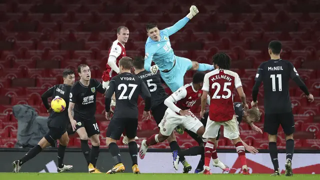 FOTO: Gol Bunuh Diri Aubameyang Buat Arsenal Kalah dari Burnley