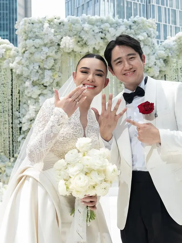 Cincin Tunangan dan Cincin Pernikahan Amanda Manopo.  [@rollmoments]