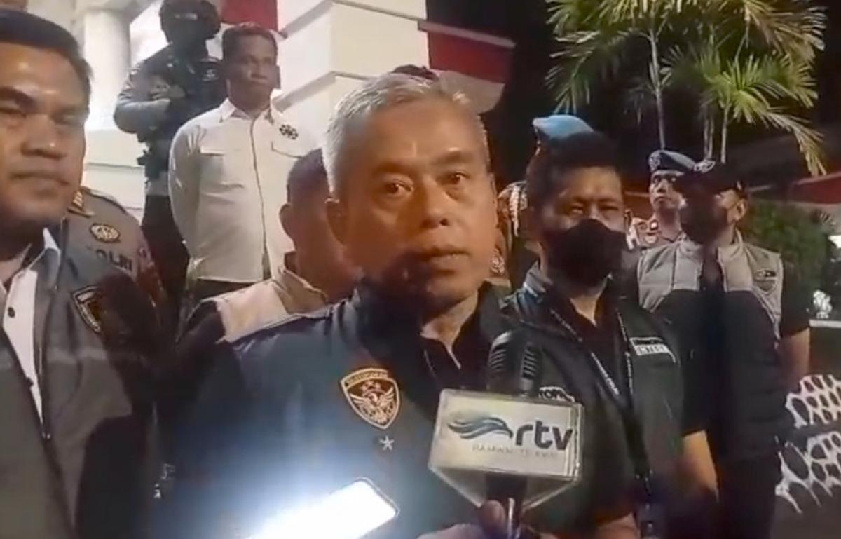 Penyidik Tindak Pidana Utama Tingkat II Kortas Tipikor Polri Brigadir Jenderal Hernowo Yulianto usai penggeledahan di Rujab Bupati Gowa, Senin (21/9) malam. (merdeka.com/Ihwan Fajar).