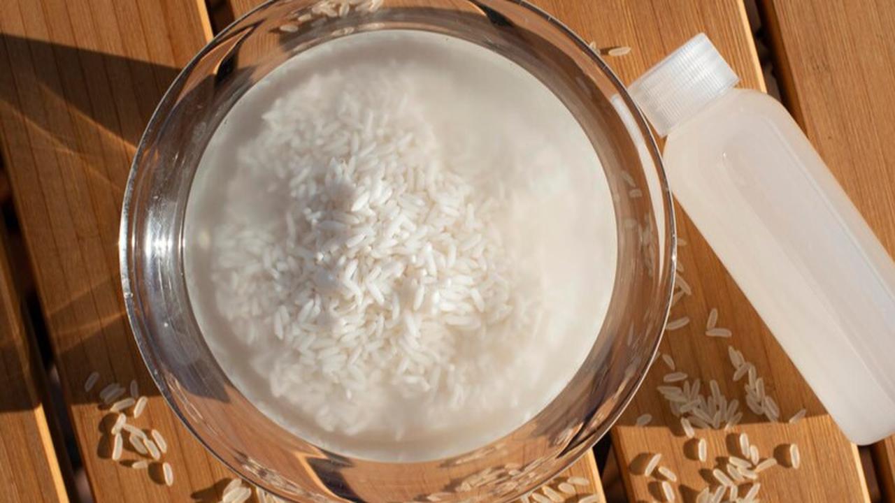 Jangan Buang Air Cucian Beras! Ini 6 Manfaat Kecantikan yang Wajib Anda Tahu