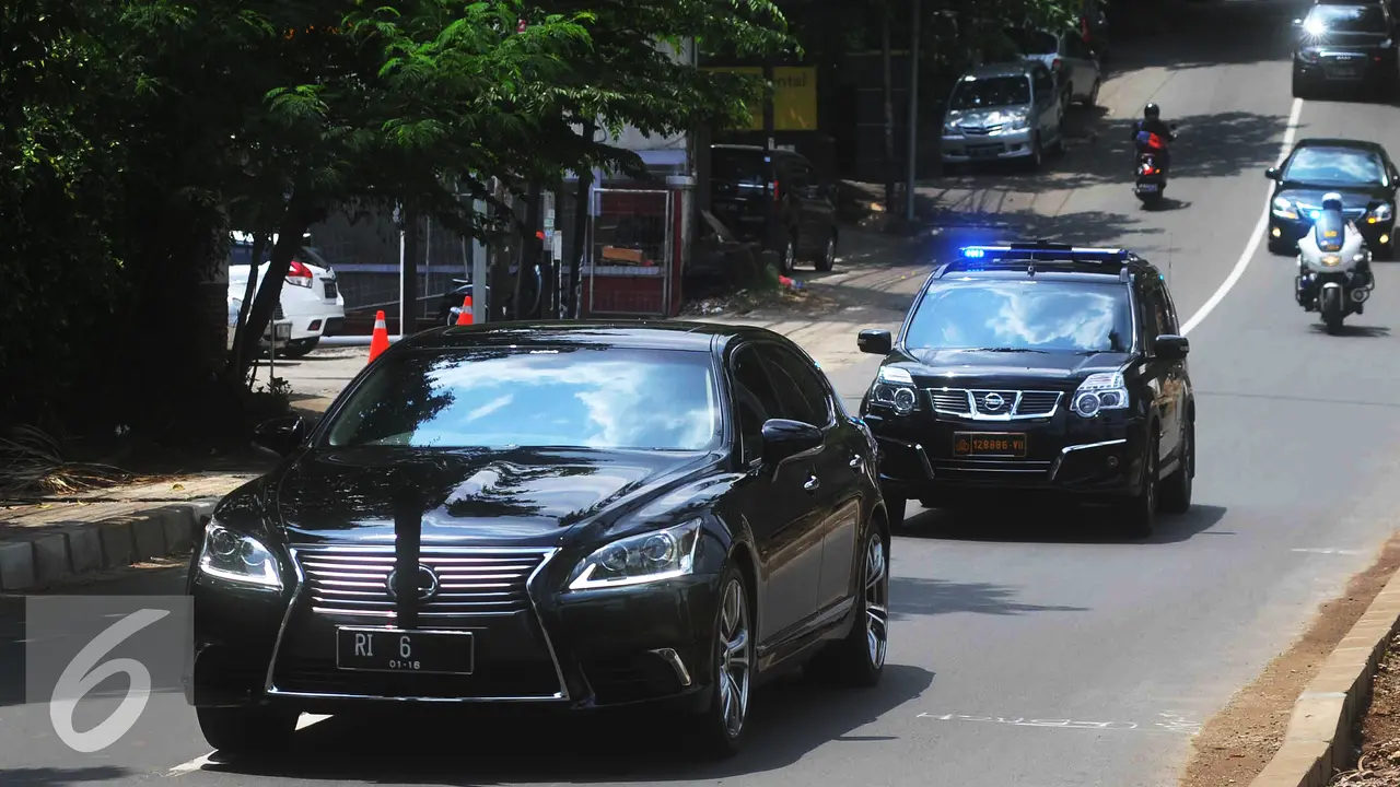20151123-Ada-RI-6-di-Iring-iringan-Pemakaman-Ibunda-Riza-Chalid-Jakarta-GMS