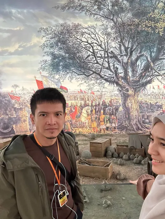 Turki menjadi salah satu negara yang cukup banyak dikunjungi para selebriti Indonesia. Selain itu banyak sekali situs sejarah yang ada di Turki berkaitan dengan wisata religi yang menarik untuk dikunjungi. Selain itu banyak sekali tempat-tempat di Turki yang memiliki pemandangan gunung dan laut yang indah. (Liputan6.com/IG/@dhiniaminarti)
