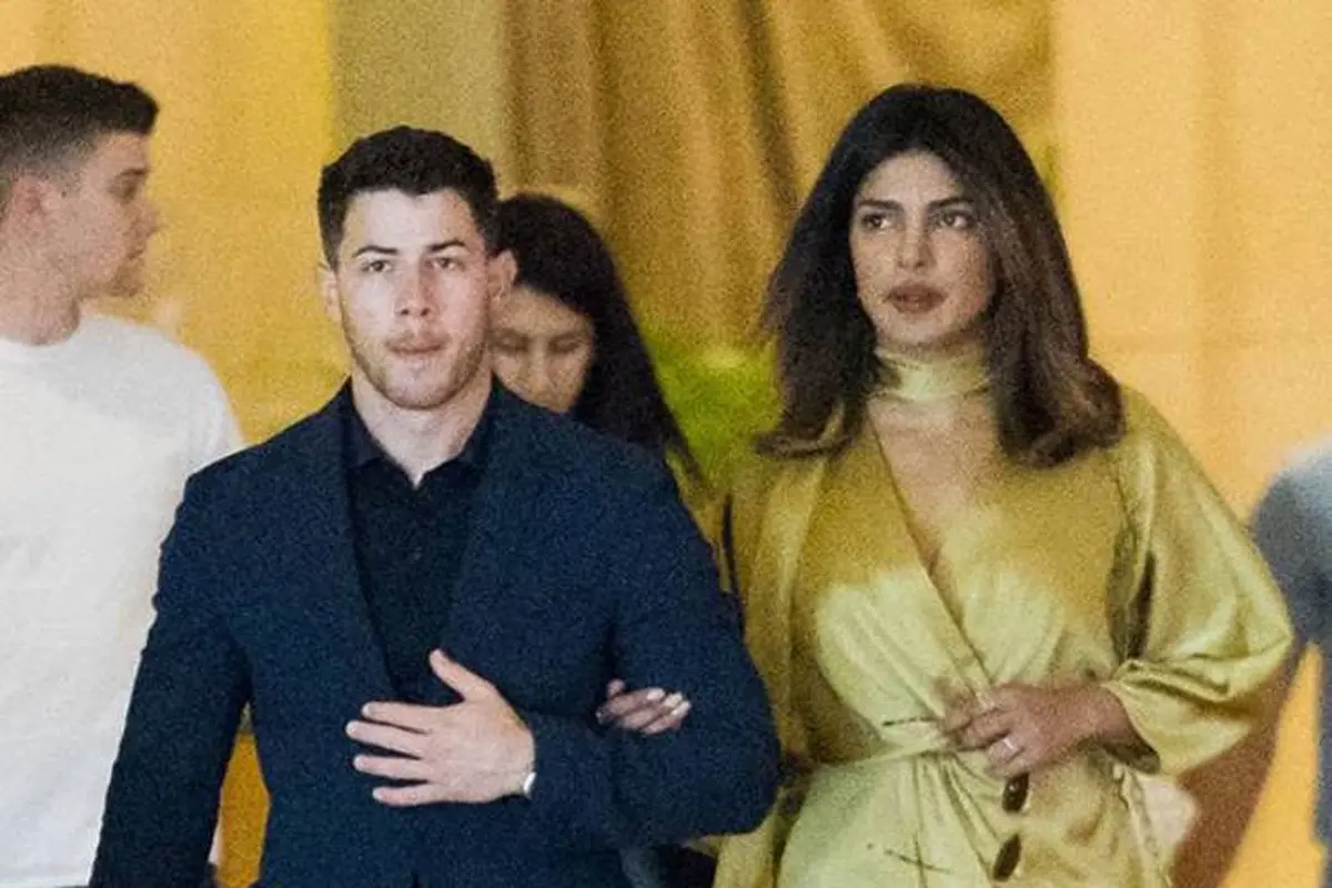 [Bintang] Nick Jonas - Priyanka Chopra