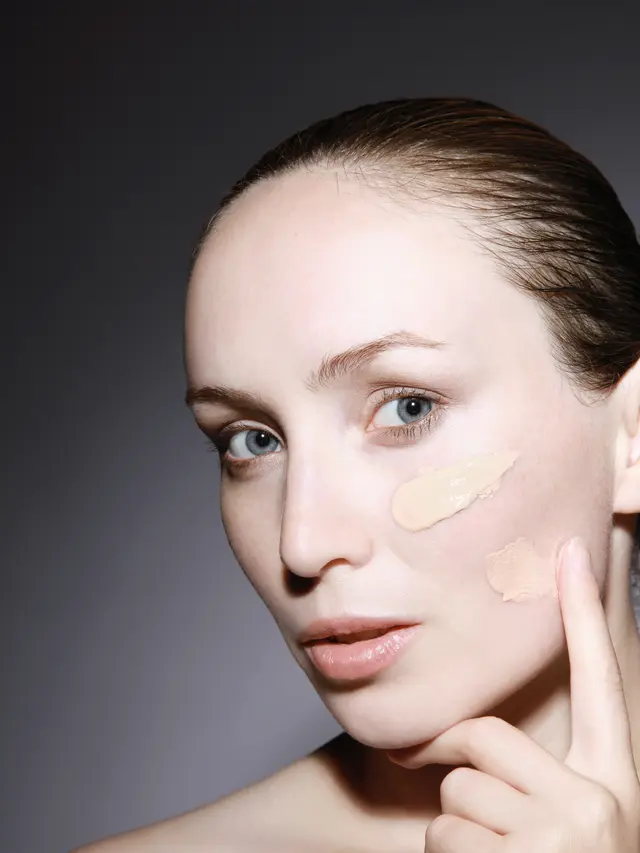 ilustrasi foundation dan concelear/pexels