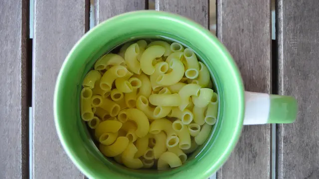 [Bintang] Makaroni Telur Keju, Olahan Pasta Lezat dalam Gelas Mug