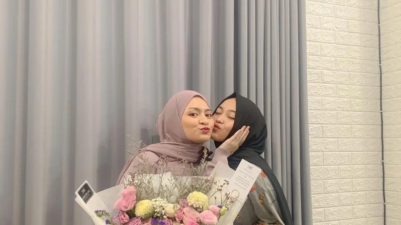 Lihat Kembali Momen Kedekatan Putri Delina dan Nathalie Holscher