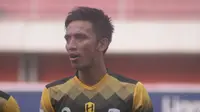 Gelandang Barito Putera, Bayu Pradana kembali tampil setelah absen lama, melawan PSS Sleman di Stadion Maguwoharjo, Sabtu (27/7/2019). (Bola.com/Vincentius Atmaja)