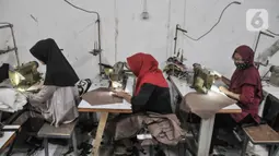 Saat ini industri garmen tersebut mampu memproduksi sekitar 500 potong pakaian. (merdeka.com/Iqbal S Nugroho)