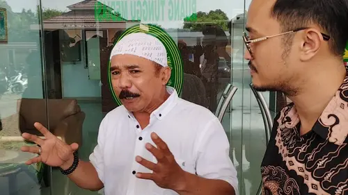 Opie Kumis Bahas Fenomena Sepinya Pasar Tanah Abang, Imbau Semua Pihak Tak Saling  Menyalahkan - ShowBiz Liputan6.com