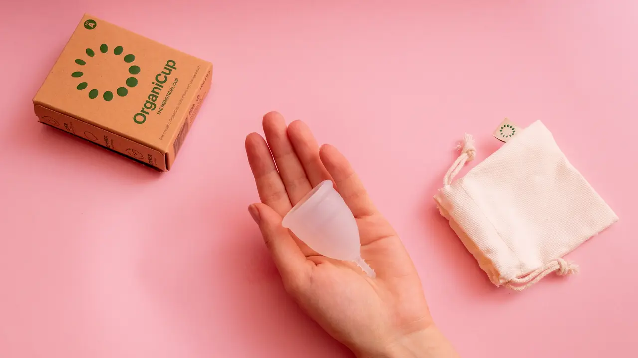 Saat ini banyak perempuan yang suka menggunakan menstrual cup