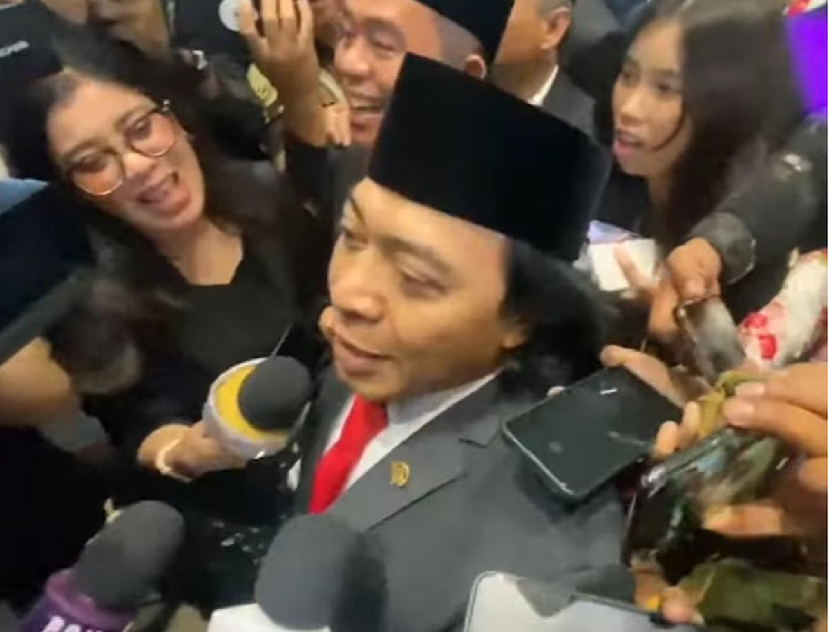 Komeng saat Pelantikan