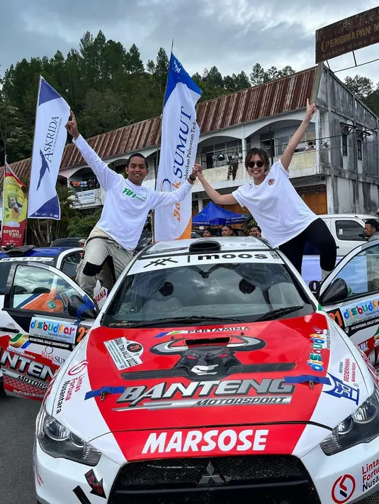Melalui foto yang diunggah pada beberapa waktu lalu, Zharfan Rahmadi dan Vanesha Prescilla pun tak segan menunjukkan pose mesra dengan saling memeluk. Meski tak mengumbar kisah asmara maupun foto sang kekasih, Vanesha Prescilla disebut sebagai orang yang selalu memberi support.(Liputan6.com/IG/@zharfanrahmadi)