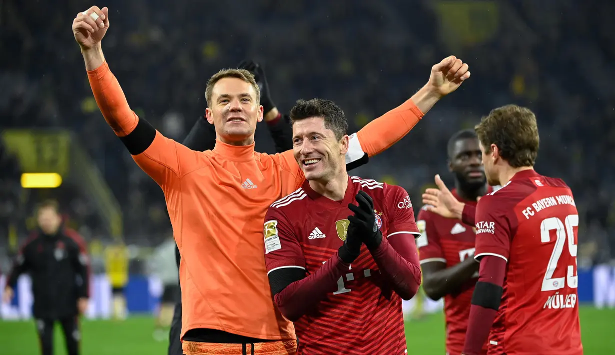 Kontribusi Robert Lewandowski memastikan Bayern Munich menutup tahun ini dengan meyakinkan. Secara keseluruhan, penyerang berusia 33 tahun itu sudah membuat 30 gol dalam 25 penampilan di seluruh kompetisi musim ini. (AFP/Ina Fassbender)