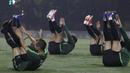 Para pemain Timnas Indonesia melakukan pemanasan saat latihan di Lapangan ABC Senayan, Jakarta, Jumat (7/6). Latihan ini persiapan jelang laga persahabatan melawan Yordania. (Bola.com/Yoppy Renato)