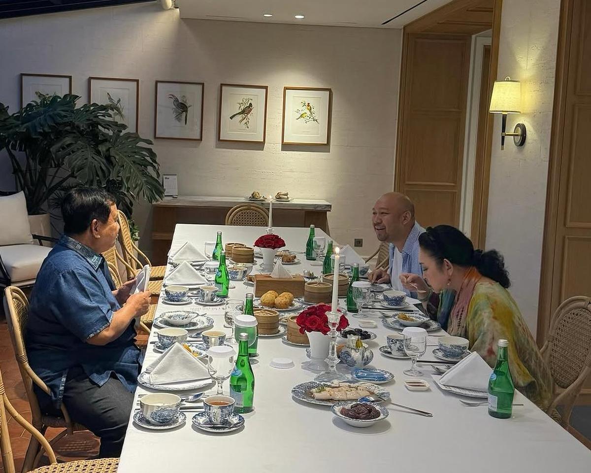 Momen Buka Puasa Bersama Prabowo dan Titiek Soeharto Didampingi Sang Anak