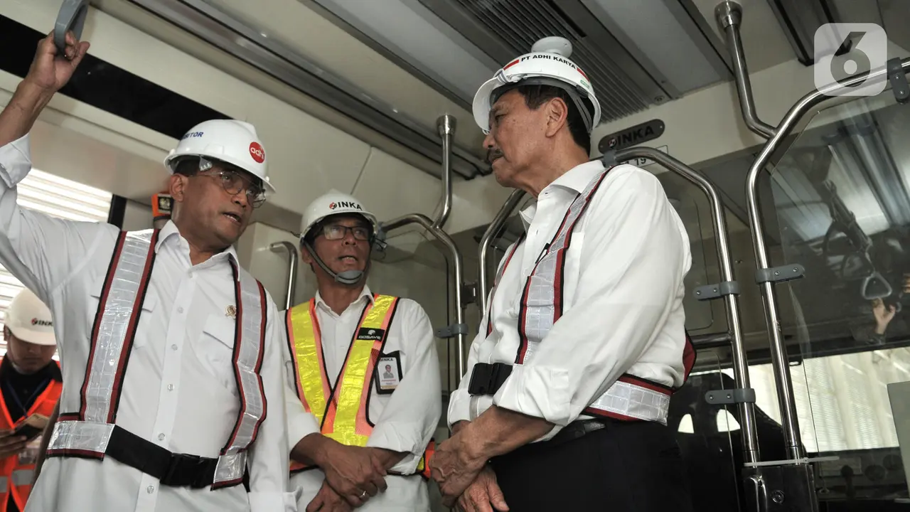 Pengangkatan Perdana LRT Jabodebek ke Lintasan