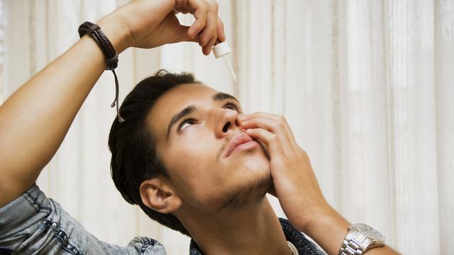 Obat tetes mata (iStockphoto)