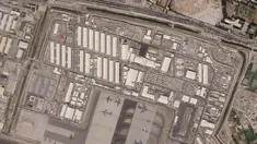 Foto satelit menunjukkan sisi militer Bandara Internasional Kabul, yang dikenal sebagai Bandara Internasional Hamid Karzai, Selasa (17/8/2021).  Pentagon mengatakan komandan AS sedang berkomunikasi dengan Taliban saat ingin mengevakuasi ribuan orang melalui bandara. (Planet Labs Inc. via AP)