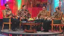 Gubernur Sumatera Barat, Irwan Prayitno bersama Ketua Umum PWI Pusat Margiono dan Ketua KPI Pusat, Yuliandre Darwis menghadiri Peluncuran Hari Pers Nasional (HPN) 2018 di auditoirum TVRI Pusat, Jakarta, Minggu (10/9). (Liputan6.com/Helmi Afandi)