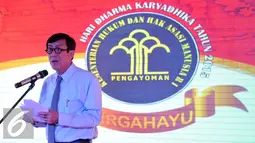 Kemenkumham Yasonna Laoly memberikan pidato saat peringatan hari kekayaan intelektual nasional tahun 2015, di Kemenkumham, Jakarta (30/10). Peringatan ini bertema 'Saatnya Tidak Membeli Barang Palsu dan Bajakan. (Liputan6.com/Andrian M Tunay)