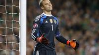 TARGET - Manuel Neuer mengumbar target ambisiusnya bersama Timnas Jerman dan Bayern Munchen. (Reuters / Phil Nobl)