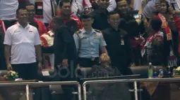 Ekspresi Presiden RI, Joko Widodo saat Boaz mencetak gol kedua untuk Timnas Indonesia pada laga semifinal AFF Cup 2016 melawan Vietnam di Stadion Pakansari, Bogor, (03/12/2016). (Bola.com/Nicklas Hanoatubun)
