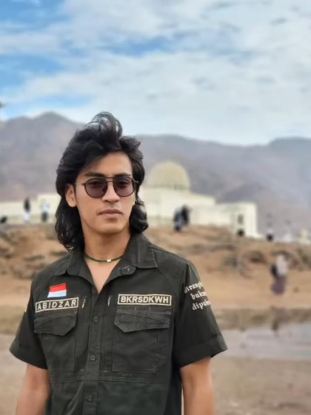 Penampilan Abidzar Saat Umroh