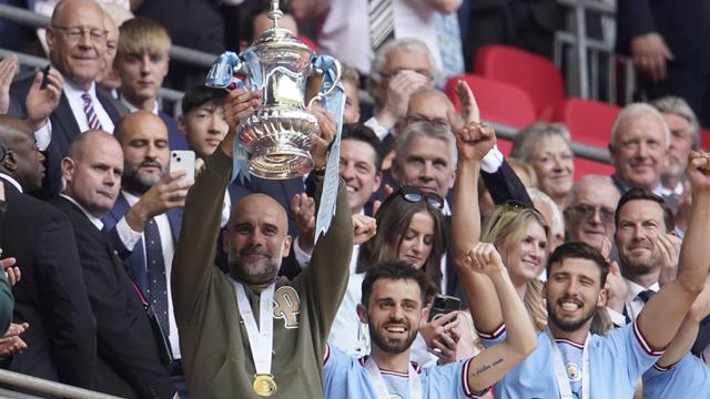 Foto: Air Mata Pep Guardiola Tak Terbendung Setelah Manchester City Juara Piala FA