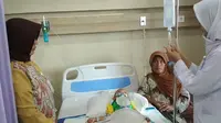 Kondisi Rizki bocah asal Cirebon yang koma selama 4 tahun mulai terlihat membaik (Liputan6.com / Panji Prayitno)
