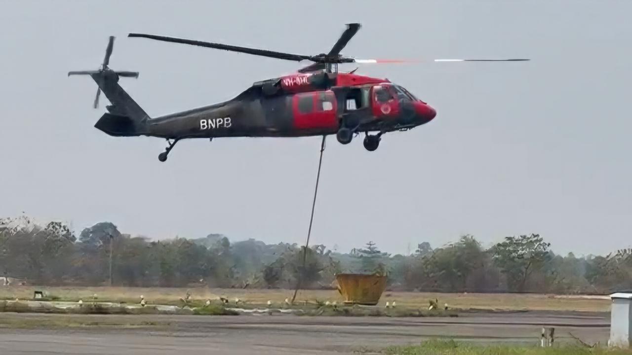 Kebakaran Hutan Way Kambas Belum Padam Usai 64 Kali Water Bombing