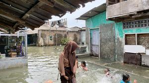 Banjir Rob 2,6 Meter Intai 3 Kecamatan di Medan, Warga Diminta Waspada