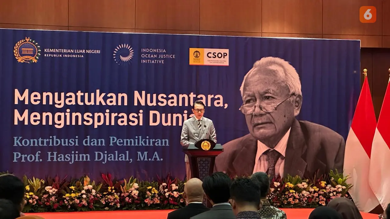 Wakil Menteri Luar Negeri RI Hasjim Djalal dalam acara mengenang Prof. Hasjim Djalal di Kemlu RI, Selasa (25/2/2025). (Liputan6.com/Benedikta Miranti)