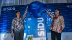  SiDU Consumer Domestic Business Head Martin Jimi dan Asia Pulp and Paper Consumer Business Unit Head Sovan K Ganguly memperkenalkan inovasi terbaru kertas SiDU di Gedung Arsip Nasional, Jakarta, Selasa (21/3). (Liputan6.com/Gempur M Surya)