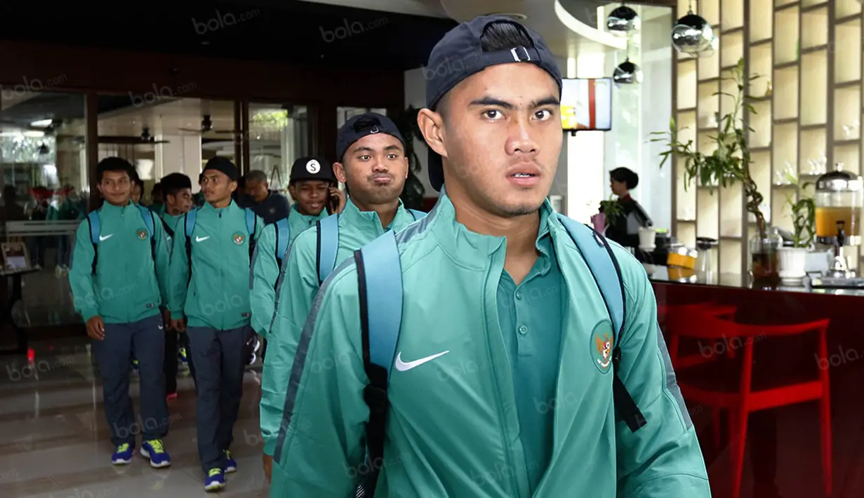 Bek timmnas Indonesia U-19, Jujun Saepuloh, berangkat untuk berlaga pada ajang Piala AFF U-19 2016 di Vietnam. (Bola.com/Vitalis Yogi Trisna) 