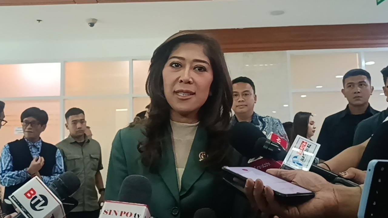 VIDEO: Muka Tegas Menteri Meutya Depan Jenderal Budi Gunawan "ini Perang yang Sebenarnya!"