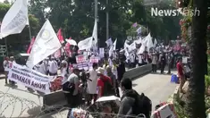 Kapolres Jakarta Selatan AKBP Iwan Kurniawan mengungkapkan jumlah massa pro dan kontra sidang Ahok terus berkurang. Hal itu terlihat dalam sidang keenam hari ini. Jumlah orang tak seramai dengan sebelumnya.