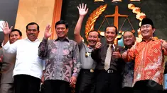 Menko Polhukam Tedjo Edhy Purdjiatno (ketiga kiri) dan sejumlah pejabat terkait usai mengikuti rapat koordinasi penyelesaian kasus pelanggaran HAM berat di masa lalu, Gedung Kejaksaan Agung, Jakarta, Kamis (21/5/2015). (Liputan6.com/Andrian M Tunay)