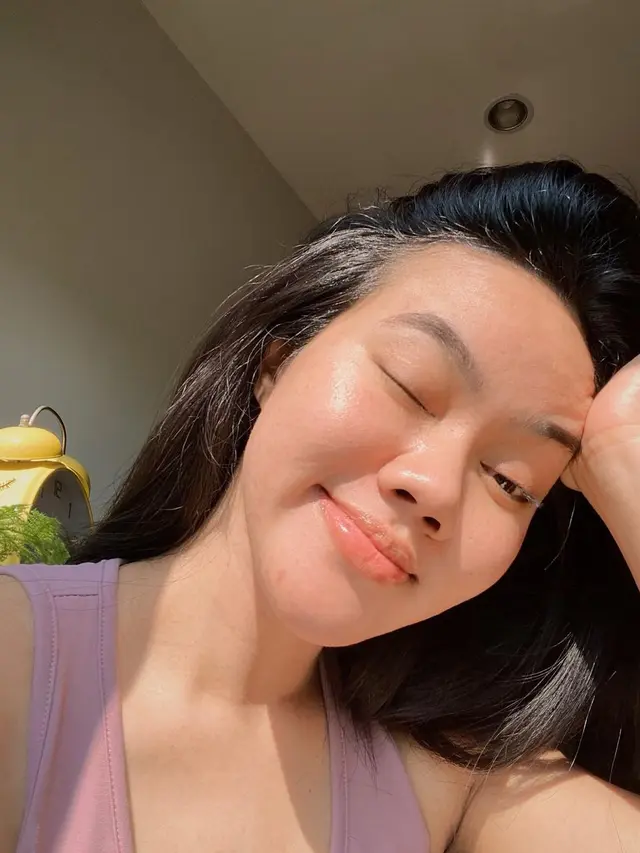 Yura Yunita Hapus Makeup saat Manggung, Ini 6 Potretnya Tanpa Riasan