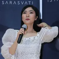 Isyana Sarasvati tuangkan pesan positif di single ballad terbarunya. (Adrian Putra/Fimela.com)