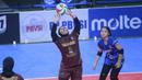 Pebola voli putri Kharisma Premium Bandung, Malika Tabira bersiap memberi umpan kepada rekannya saat menghadapi Petrokimia Gresik pada laga final kategori putri Kejuaraan Bolavoli Nusantara Cup 2024 di GOR UNY Yogyakarta, Sabtu (23/3/2024). Kharisma Bandung kalah 1-3 (25-17, 18-25, 15-25 dan 24-26) dan harus puas menduduki posisi runner-up. (Dok. PBVSI)