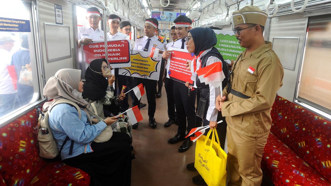 Peringatan Sumpah Pemuda di KRL Commuter Line