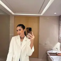 Outfit Chic dan Modern Paula Verhoeven /copyright instagram / paula_verhoeven