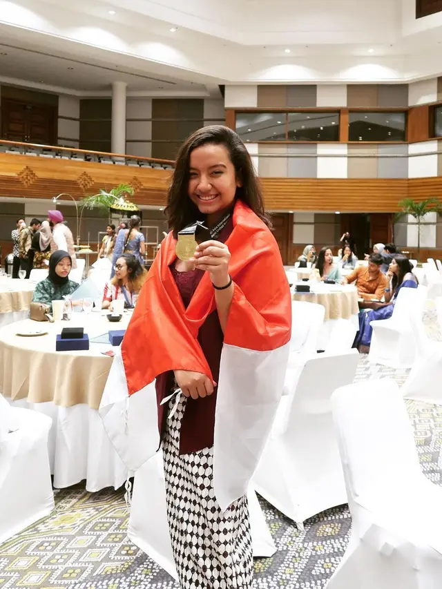 6 Potret Terbaru Gloria Hamel, Paskibraka yang Pernah Viral