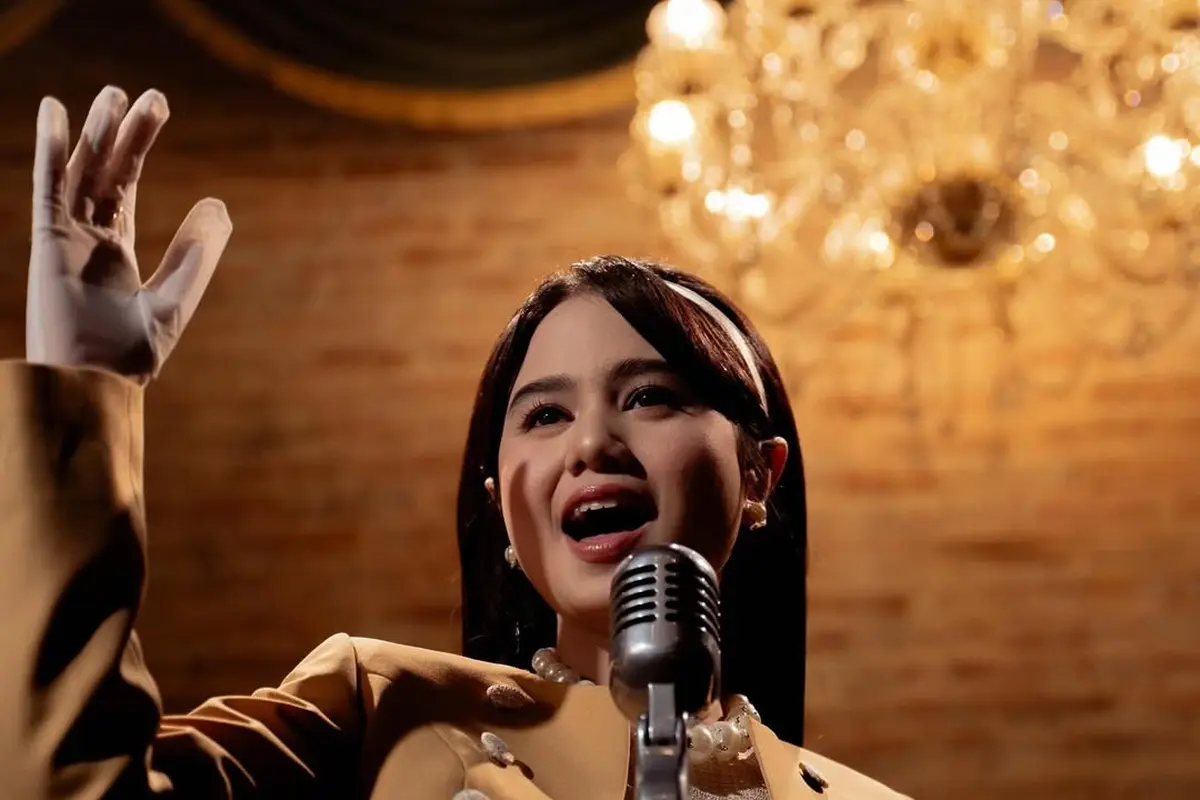 Gaya Vintage Tissa Biani dalam Remake "Gelora Asmara" Bareng Derby Romero