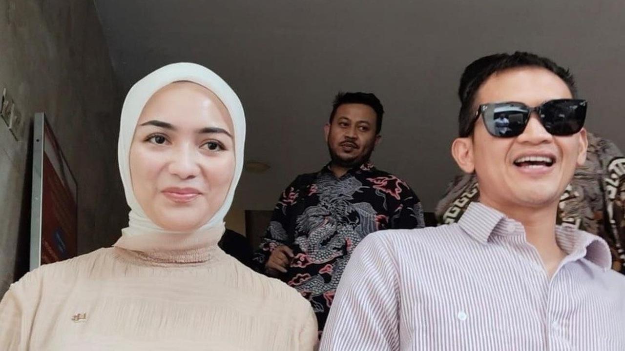 7 Potret Rezky Aditya Mengaku Siap Jalani Tes DNA, Minta Pihak Wenny Aryani yang Tentukan Tempatnya