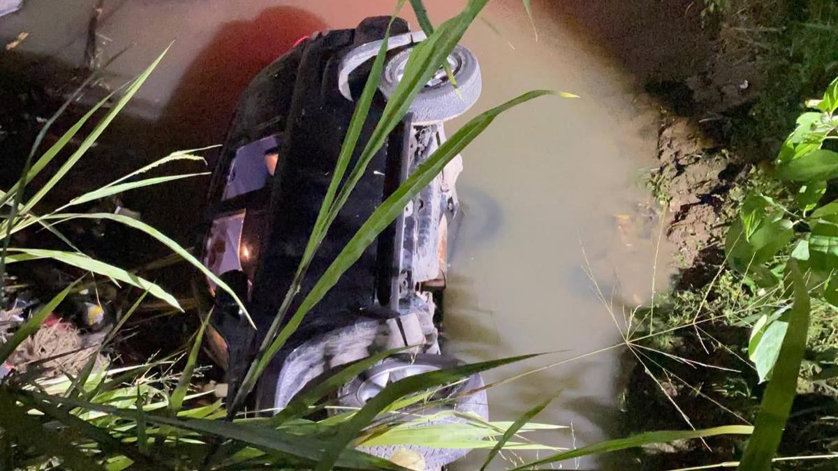 Mobil Pejabat Baznas Bandar Lampung Terjun ke Sungai, 2 Orang Luka Berat