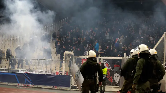 Ledakan Bom Molotov di Laga AEK vs Ajax