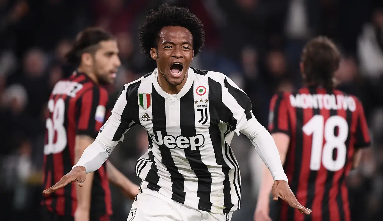 Juan Cuadrado direkrut Juventus pada 2015 dengan biaya 18 juta euro. Sempat tampil buruk di Chelsea, Cuardado sukses menjadi salah satu bek kanan terbaik bersama Si Nyonya Tua. Ia telah mencetak 20 gol dari 234 laga. Saat ini, ia digaji oleh Juventus sebesar 150 ribu euro. (AFP/Marco Bertorello)