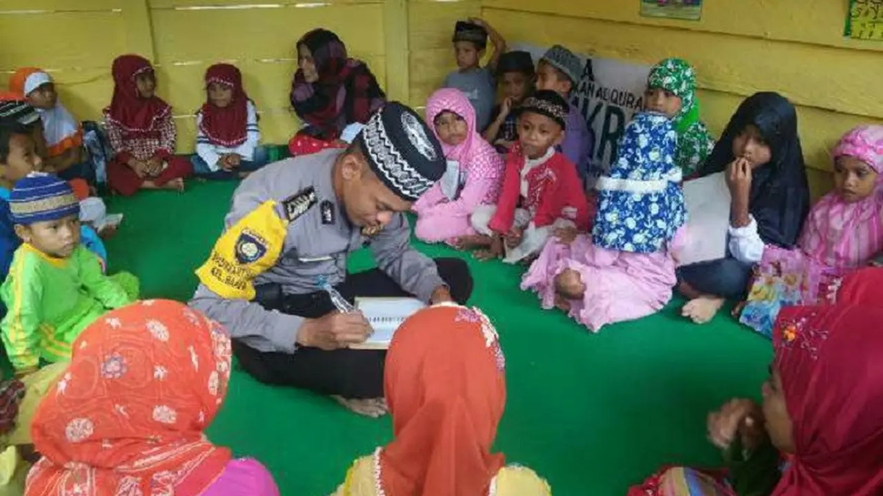 [Bintang] Seorang Polisi Ubah Lokasi Miras Jadi Tempat Pengajian