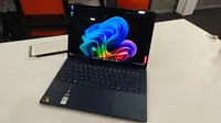 Laptop Lenovo Yoga Slim 7x dengan layanan Copilot+ resmi meluncur di Indonesia. (Liputan6.com/Agustinus M. Damar)